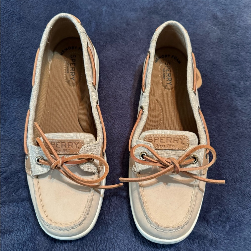 Barely worn Sperry Sneaker size 7.5
